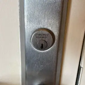 fort Lauderdale locksmith install high-security lock